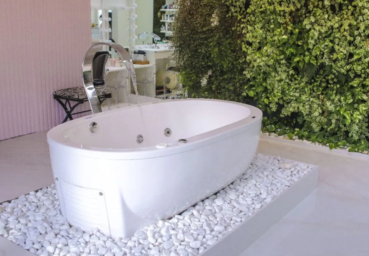 Ofurô, Spa ou Banheira: Qual a melhor opção para seu projeto de arquitetura?